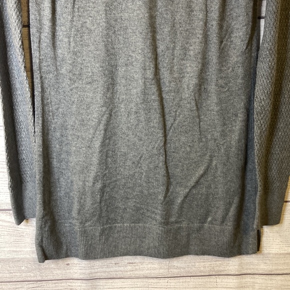 LOFT Outlet Gray Textured Lightweight Sweater Top - Size Small - Picture 11 of 16